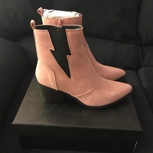 YRU Teleport Shoes Bolt Pink Suede Cowboy Boots Size 9
